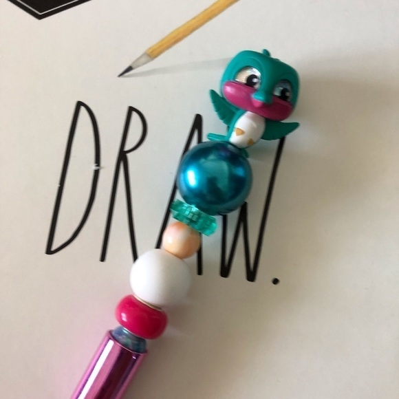 Disney Doorables: Pocahontas: Flit handmade beaded pen - Picture 1 of 3